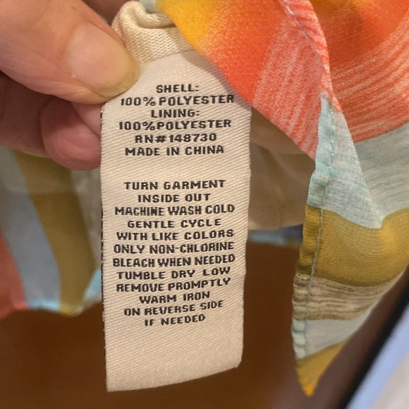 3/$15. Long flowing top in summer colors size M - Picture 7 of 7